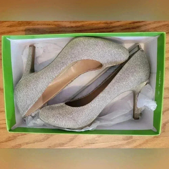 GUC Size 9M Kelly & Katie Silver Holographic Stiletto Pumps - Picture 3 of 5